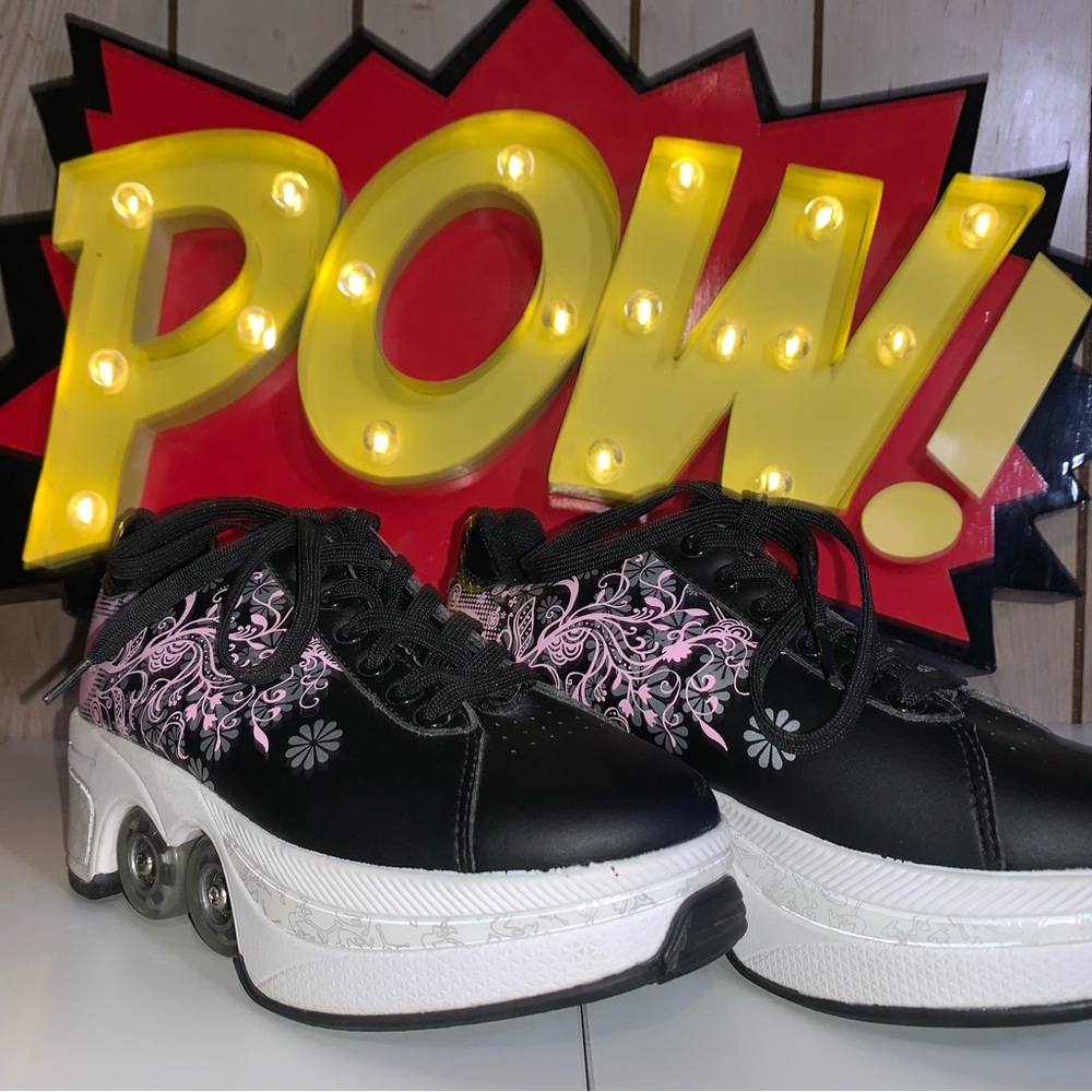 WCYTIE 2-in-1 Retractable Skates Shoes
w/4 Wheels & Pop-Out; Size 6;Gently Used